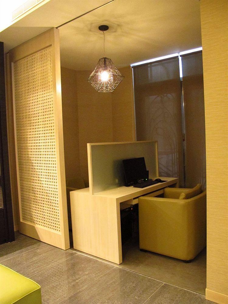 Kiwi Express Hotel - Kaohsiung Station Εξωτερικό φωτογραφία