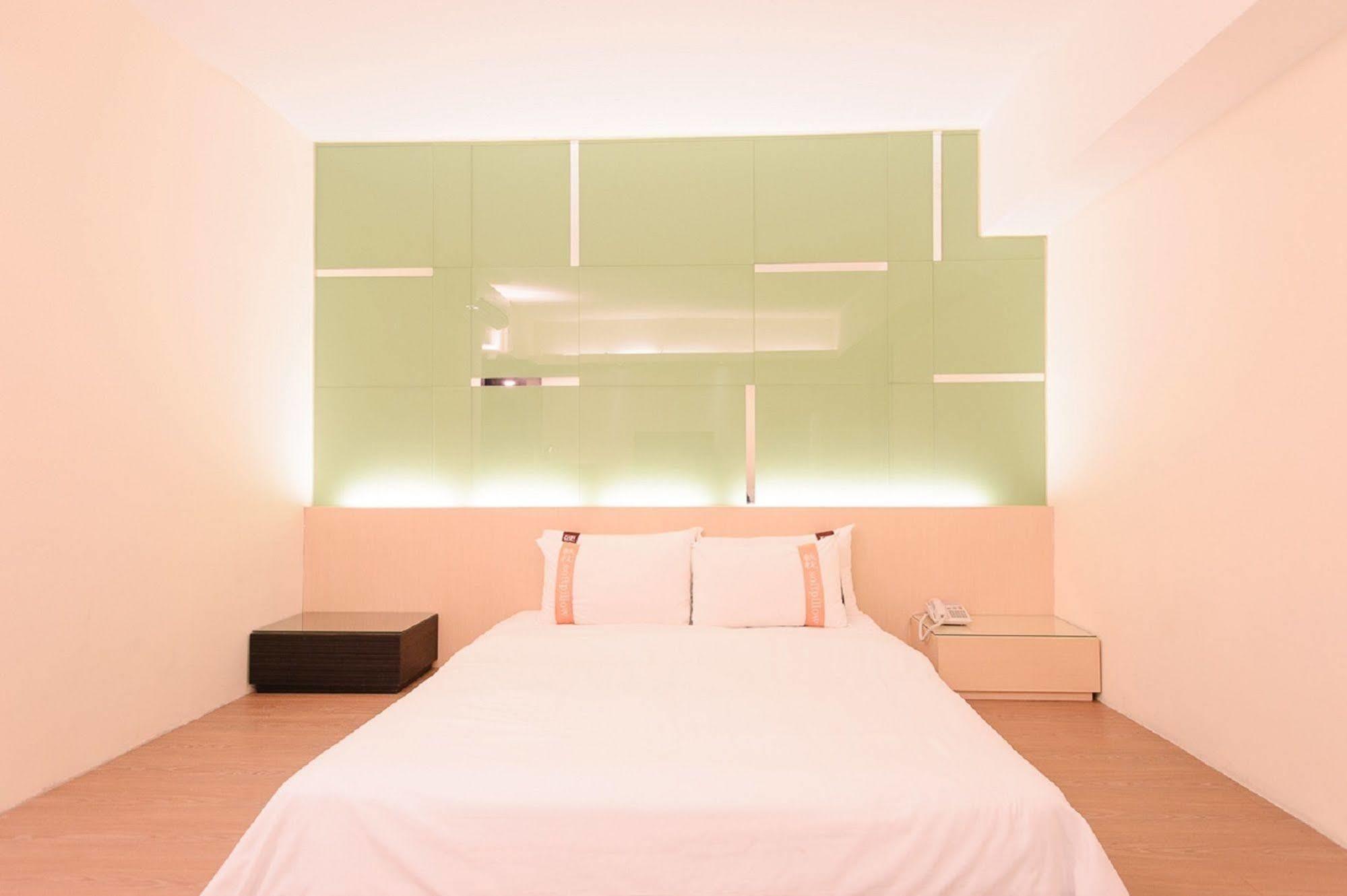 Kiwi Express Hotel - Kaohsiung Station Εξωτερικό φωτογραφία