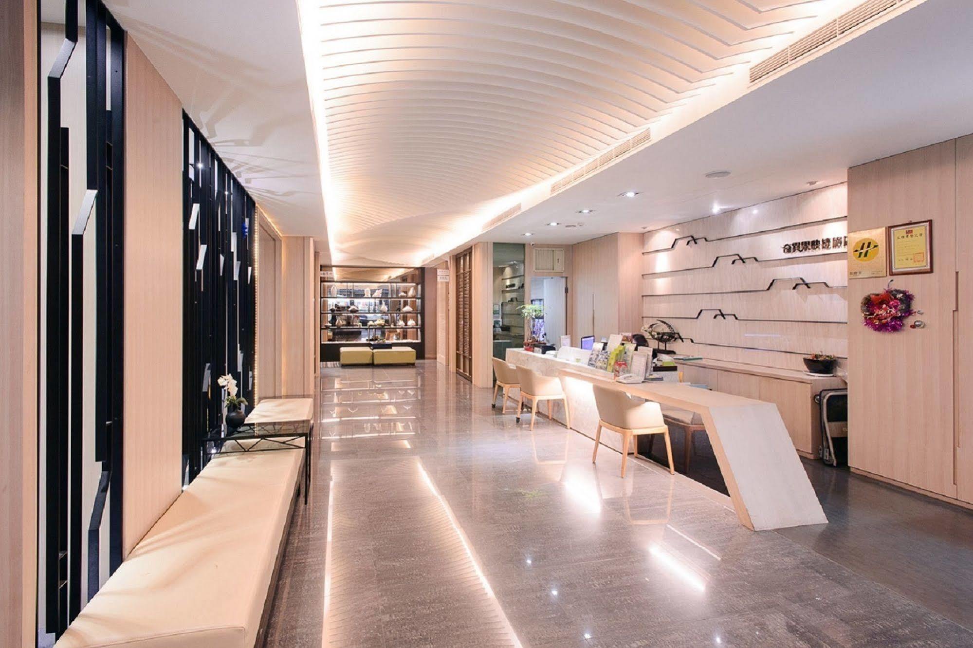 Kiwi Express Hotel - Kaohsiung Station Εξωτερικό φωτογραφία