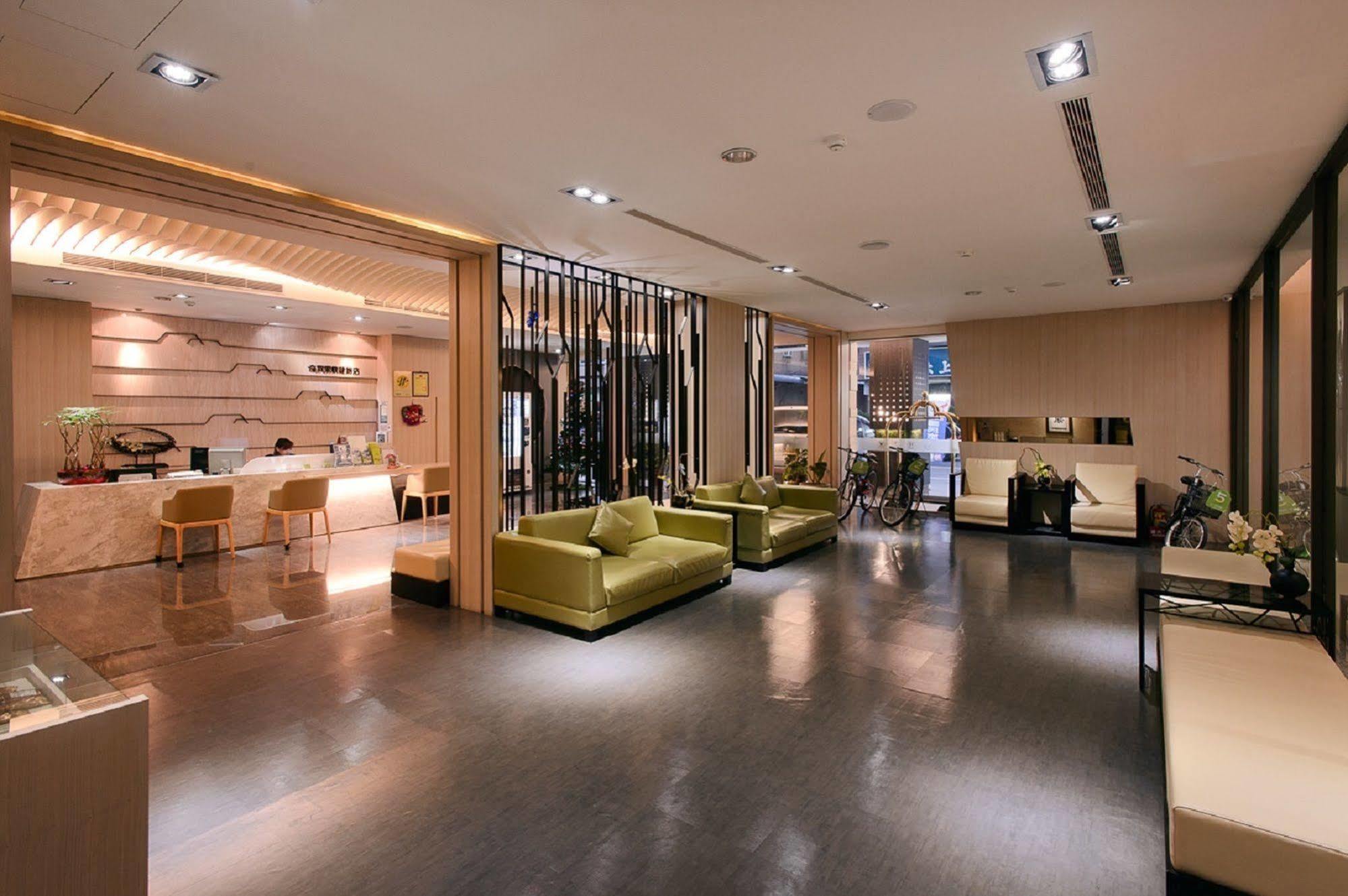Kiwi Express Hotel - Kaohsiung Station Εξωτερικό φωτογραφία