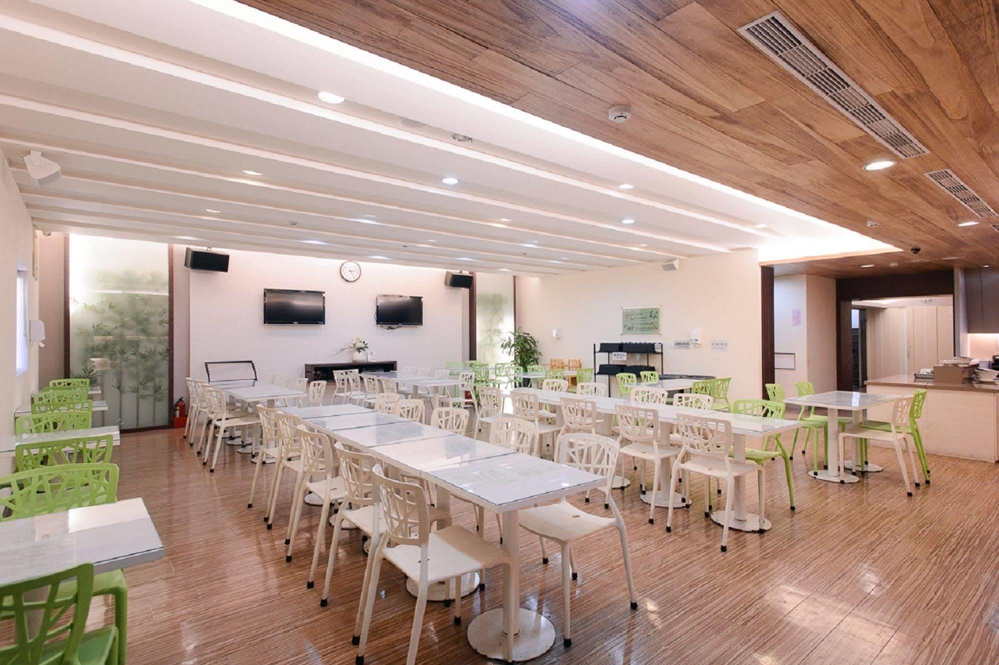 Kiwi Express Hotel - Kaohsiung Station Εξωτερικό φωτογραφία