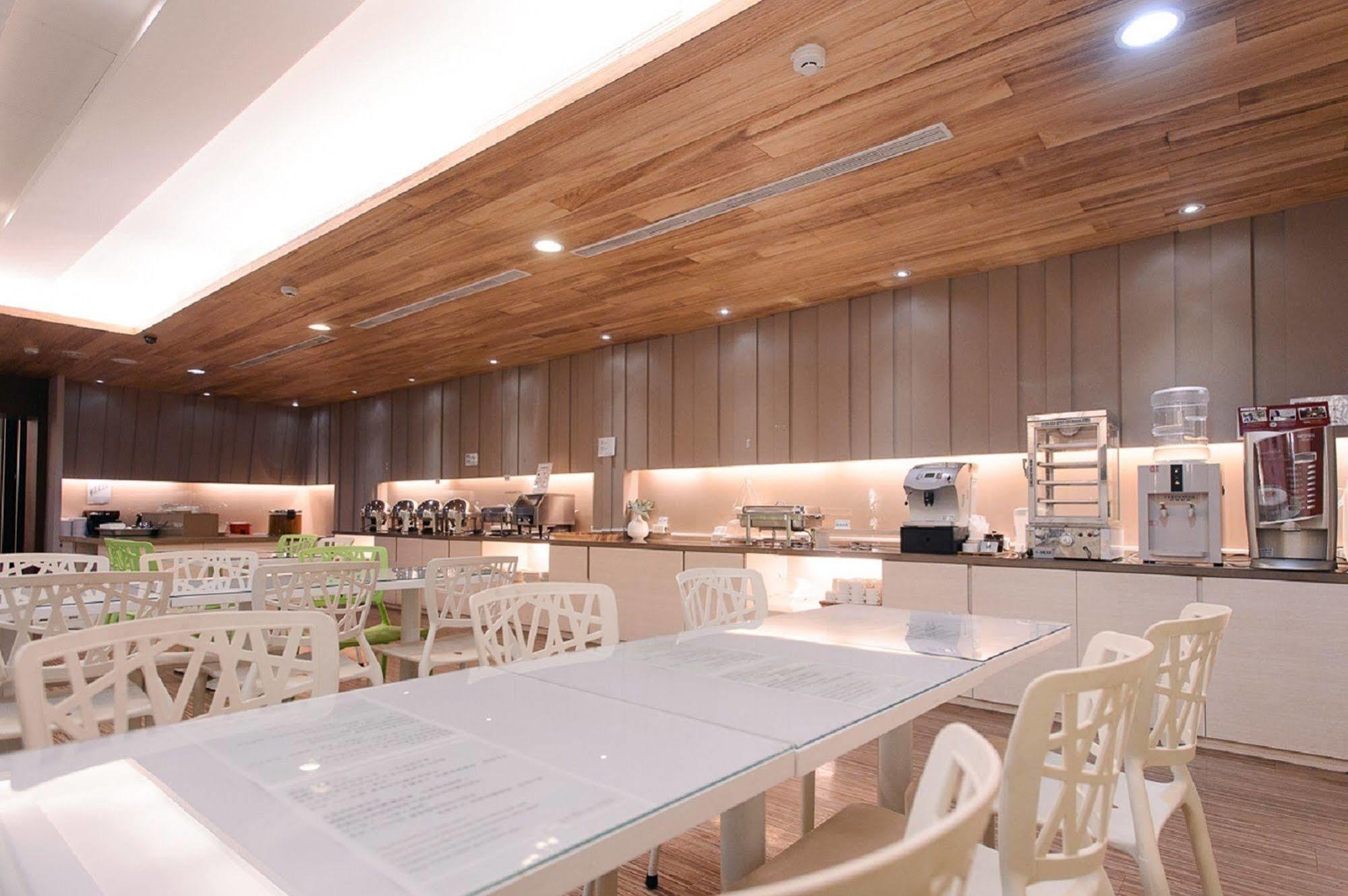 Kiwi Express Hotel - Kaohsiung Station Εξωτερικό φωτογραφία